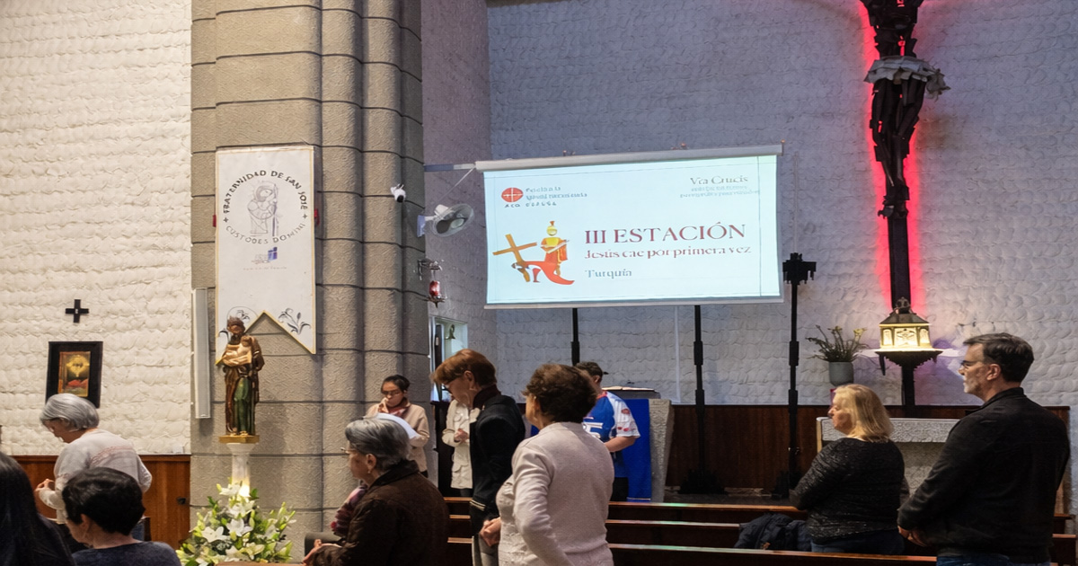 Un Vía Crucis por la "Iglesia Necesitada"