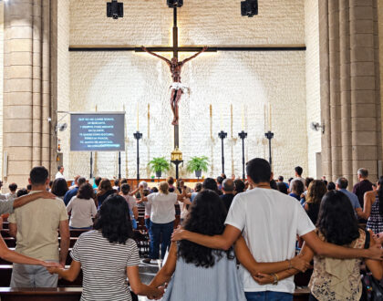 Hakuna arranca el nuevo curso con su tradicional Hora Santa
