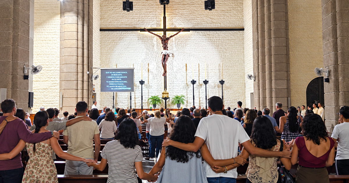 Hakuna arranca el nuevo curso con su tradicional Hora Santa